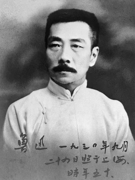1930年9月29日,上海,鲁迅50岁生日时所摄的肖像照.图源:视觉中国