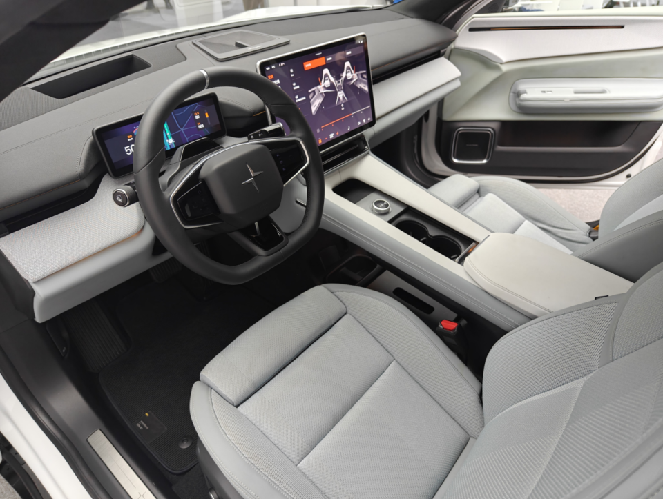 极星4首试 外冷内热-新浪汽车