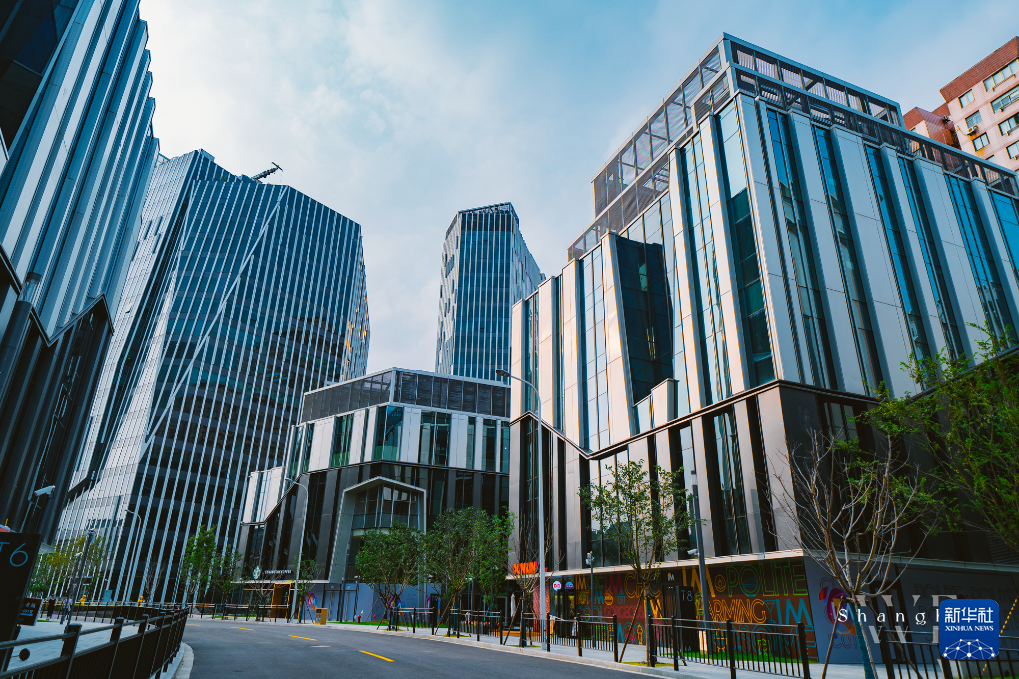 位于凯旋路上的im shanghai长宁国际外景.(受访单位供图)