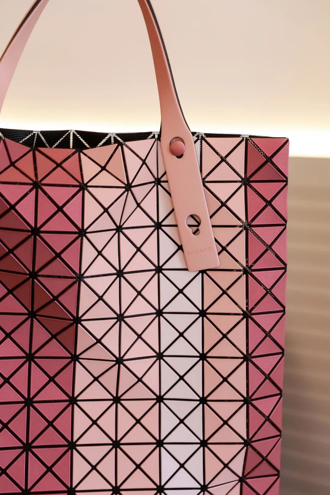 市面三宅一生包包高仿,谈你所不知道的事!