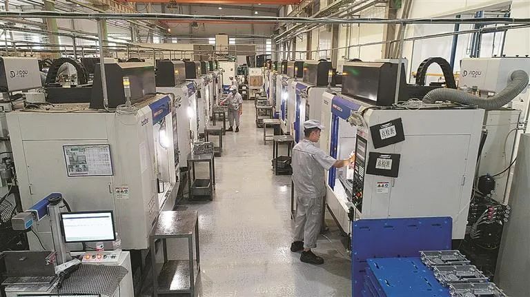 大连亚明机械加工车间电装生产线.