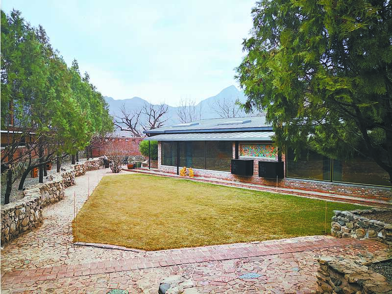 资料图:在长城脚下的渤海镇北沟村.(北晚新视觉 张航摄)