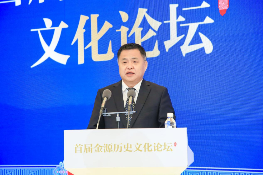 黑龙江省社会科学院党组书记周峰致辞,他说,金源文化历史悠久,底蕴