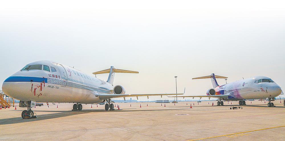 首批2架国产支线客机arj21"客改货"飞机交付_新浪财经_新浪网