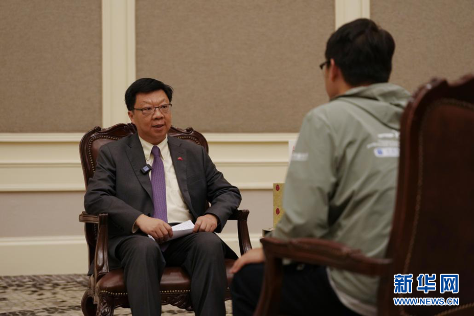 中国驻伊斯坦布尔总领事魏晓东接受新华社"一带一路全球行"团队记者