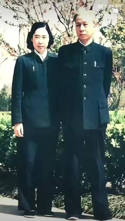 1965年刘少奇主席和夫人王光美一张合影照片_新浪新闻