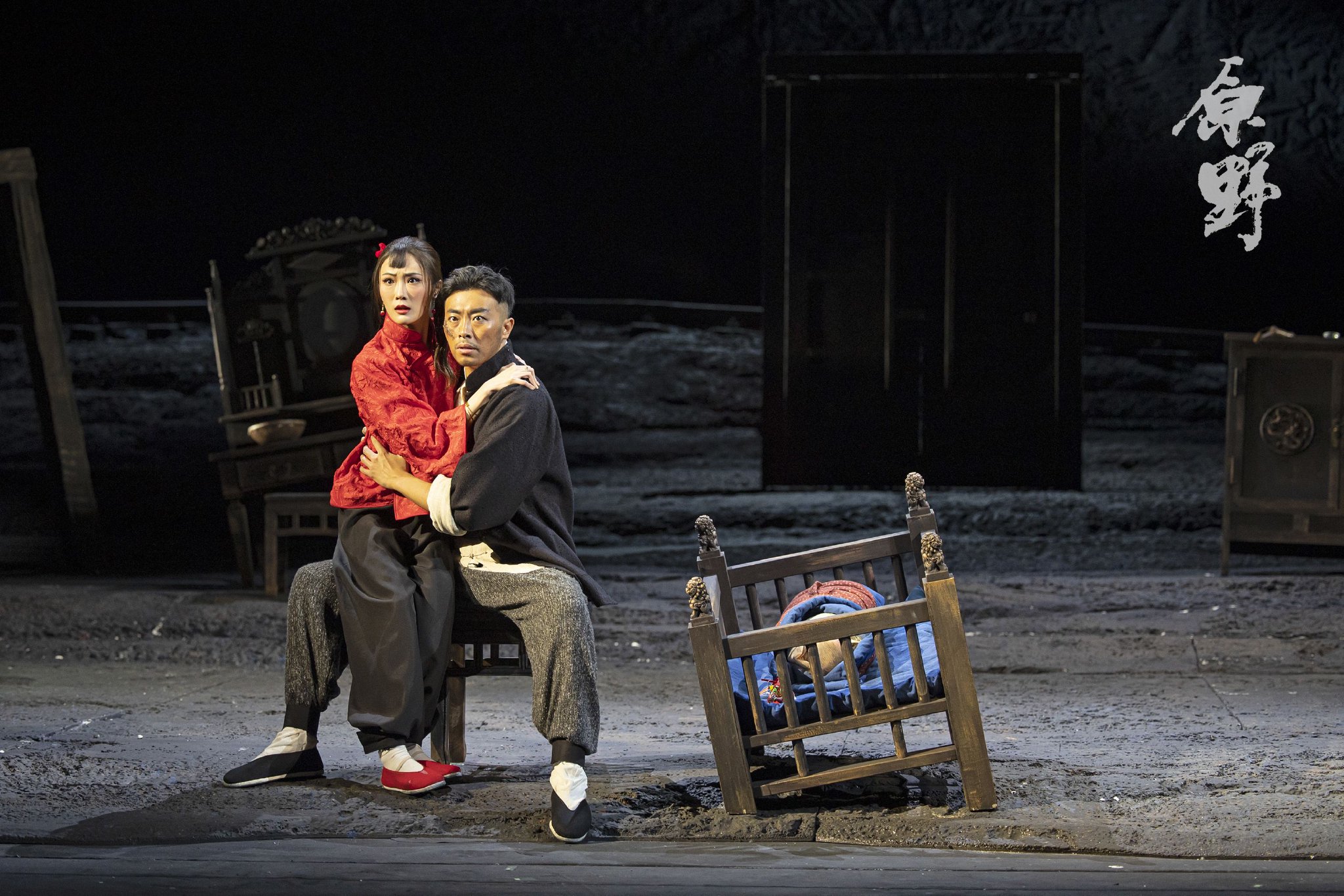 《原野》剧照，金汉饰演仇虎、张可盈饰演金子