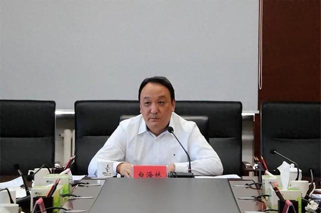 10月30日,盟委副书记白海林与中国铁路呼和浩特局集团公司副总经理