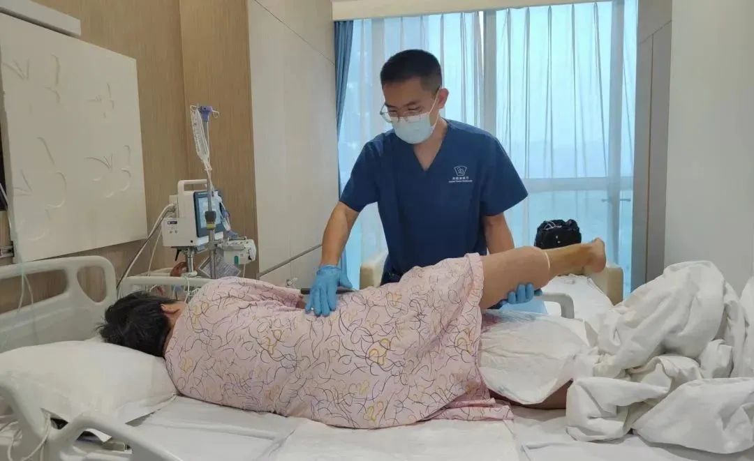为什么骨科用摆锯华南首例！MAKO机器人辅助完成单髁置换术，术后第一天就能独立行走_https://www.jmylbn.com_新闻资讯_第4张
