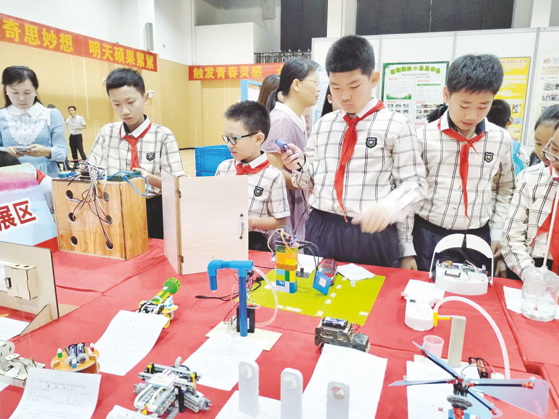 青秀区举行青少年科技创新大赛|辅导员_新浪财经_新浪网