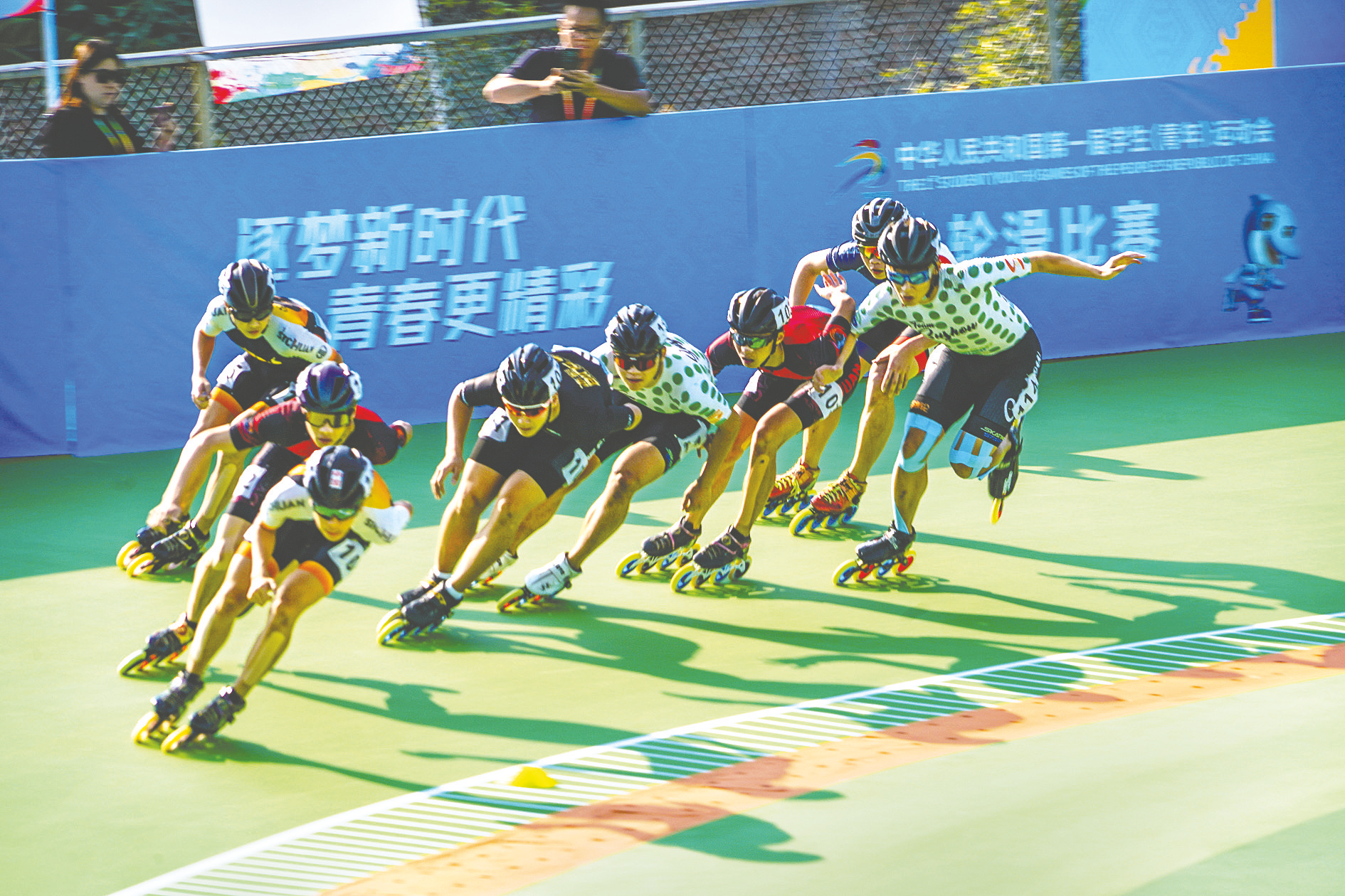 &nbsp;&nbsp;&nbsp;&nbsp;在学青会速度轮滑比赛男子组1000米争先赛