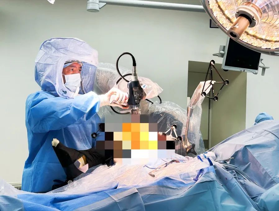为什么骨科用摆锯华南首例！MAKO机器人辅助完成单髁置换术，术后第一天就能独立行走_https://www.jmylbn.com_新闻资讯_第2张