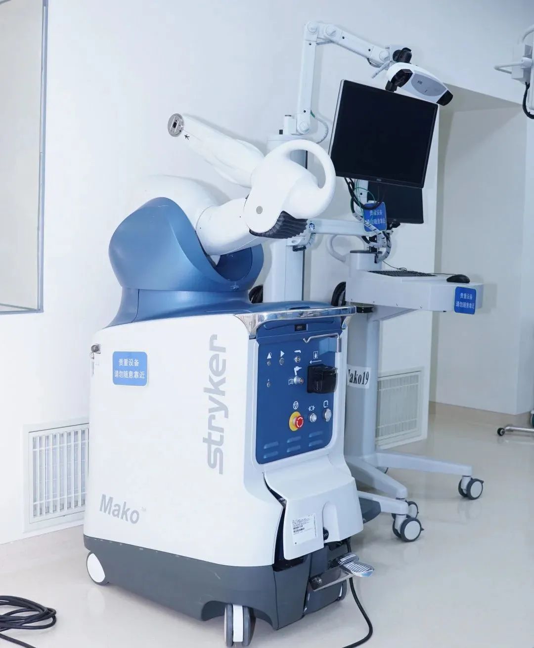 mako机器人辅助完成单髁置换术,术后第一天就能独立行走