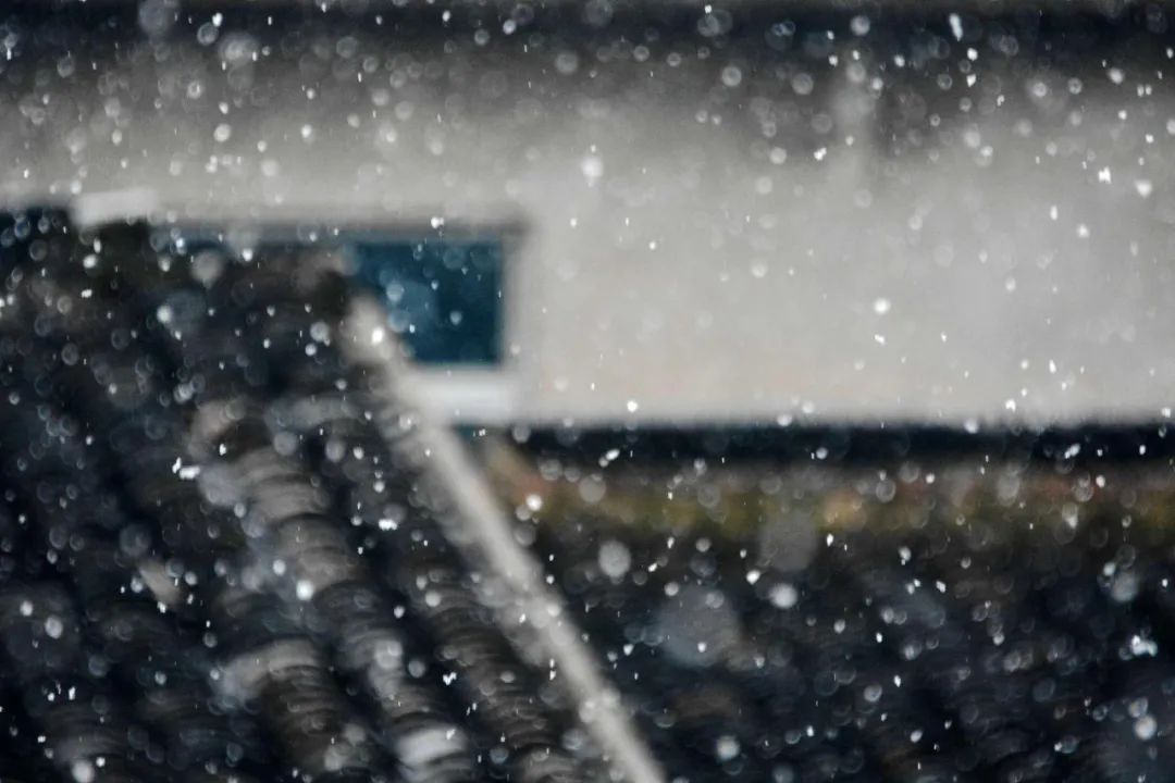 外出注意交通安全哦雨雪天气路面湿滑沿海地区小雨转雨夹雪大部地区是