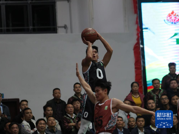 69691984年,尚重镇篮球队在黎平县首届"农民丰收杯"运动会上获得