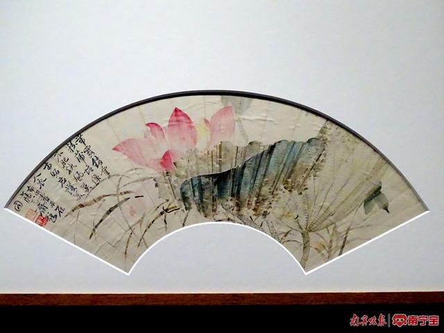 郑燮《竹石图》轴,清代金农《山水人物图》册,清代恽寿平《荷花图》扇