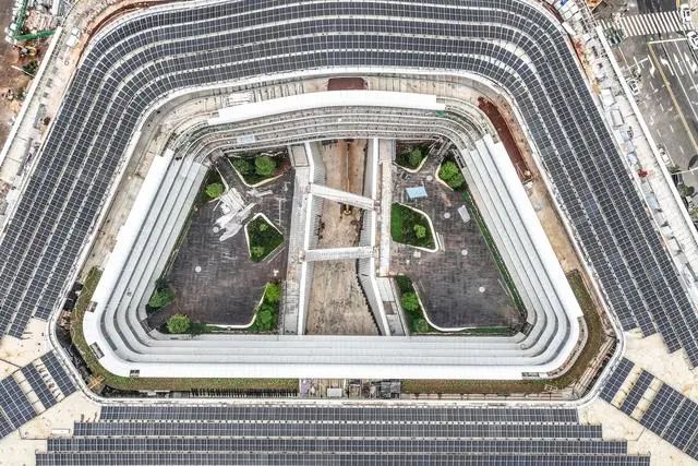这是10月31日拍摄的海口江东发展大厦项目（无人机照片）。新华社记者 张丽芸 摄