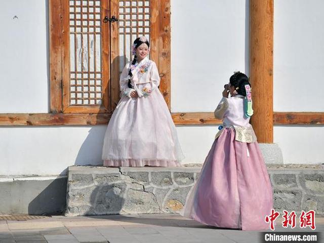 吉林延吉:游客体验朝鲜族民俗 乐享周末时光|吉林省_新浪财经_新浪网