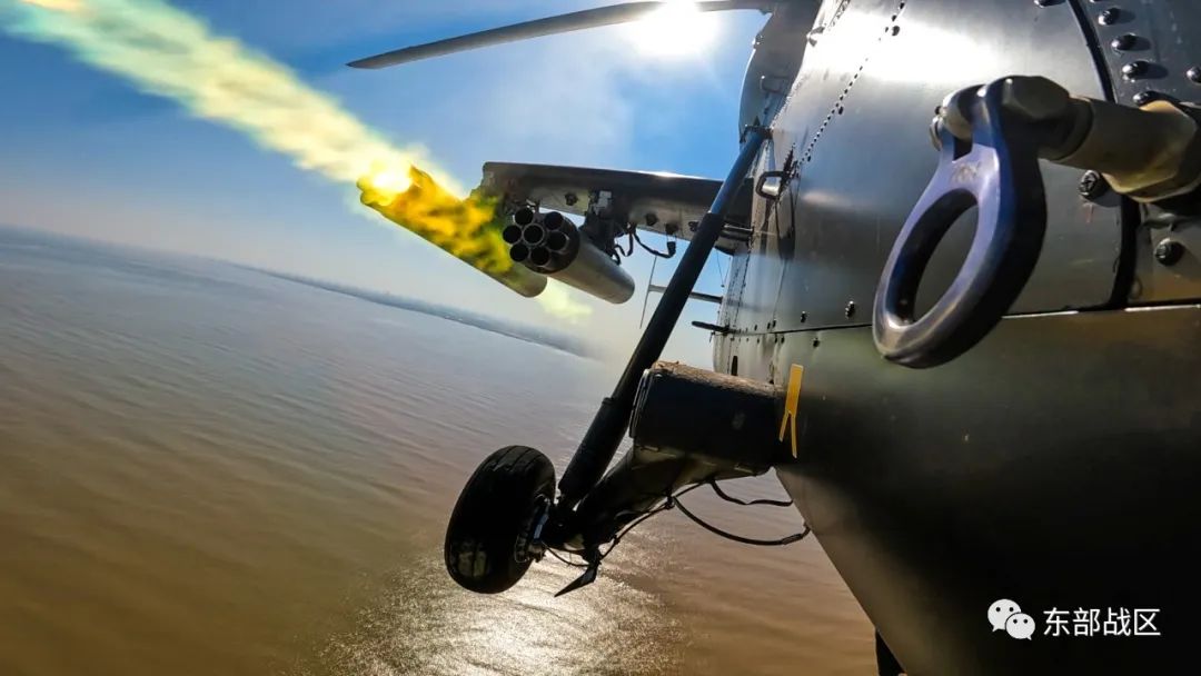 火箭弹发射瞬间.