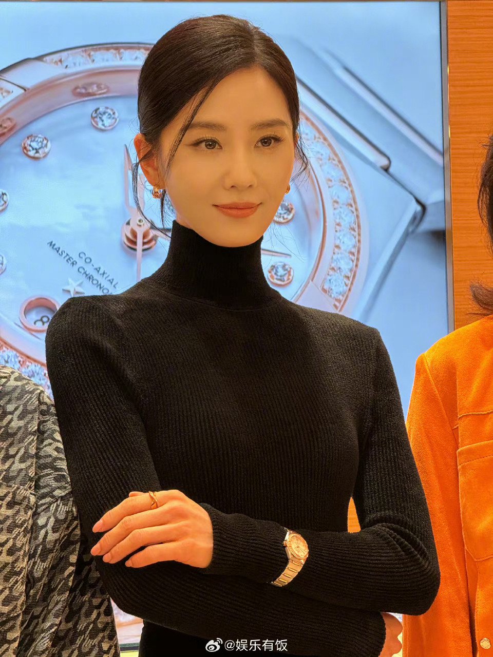 刘诗诗今日活动造型,这令人望尘莫及的气质!|优雅|简约_新浪新闻