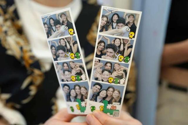 在韩国,艺人和卡通角色是"大头贴"最受欢迎的主题.