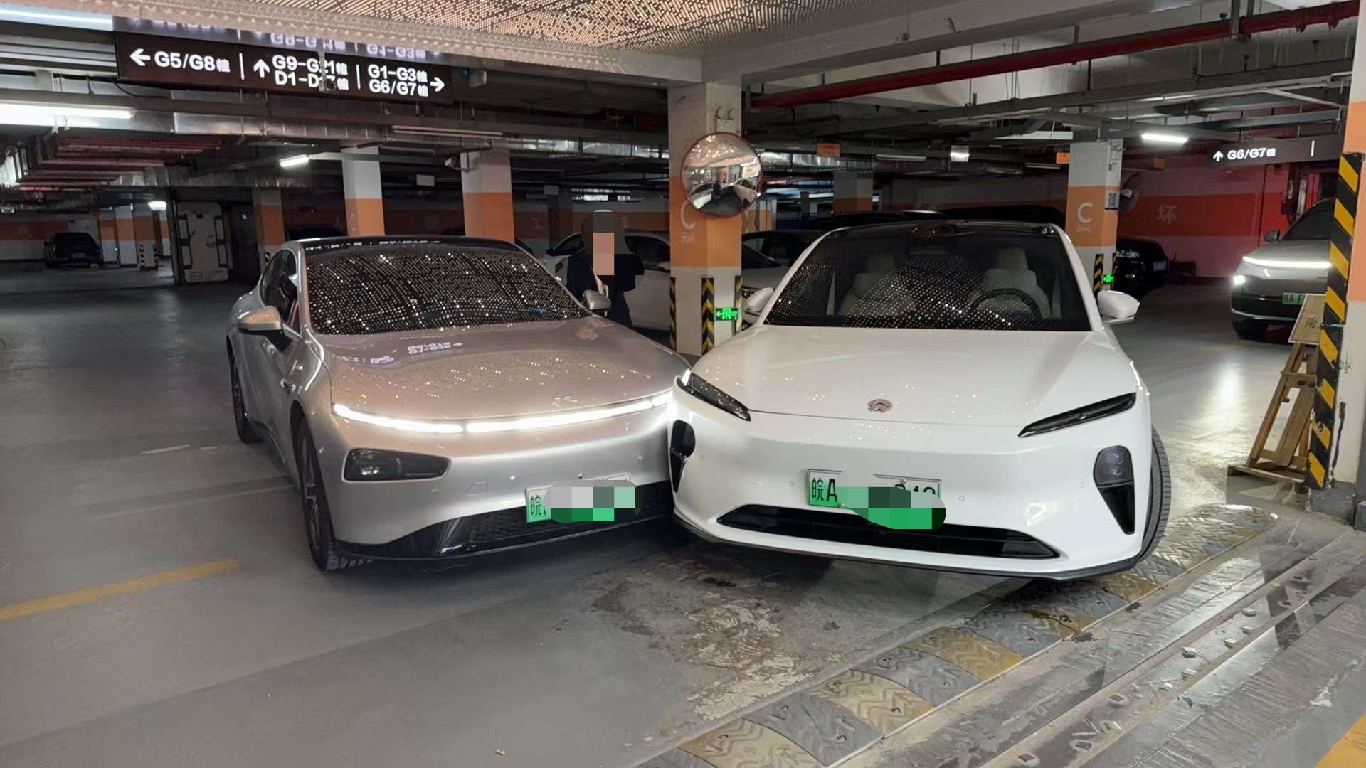 蔚来和小鹏发生了剐蹭,理想在后边|蔚来汽车|小鹏汽车|理想汽车|新能源|牛_新浪新闻