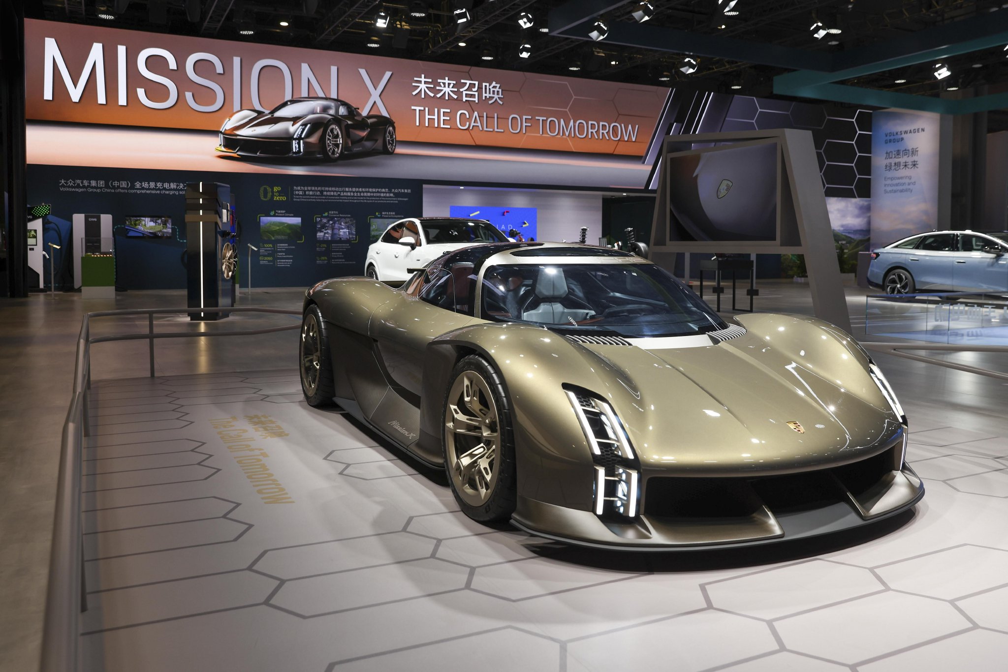 最前线保时捷携纯电概念车missionx亮相进博会想做纽北最快公路车