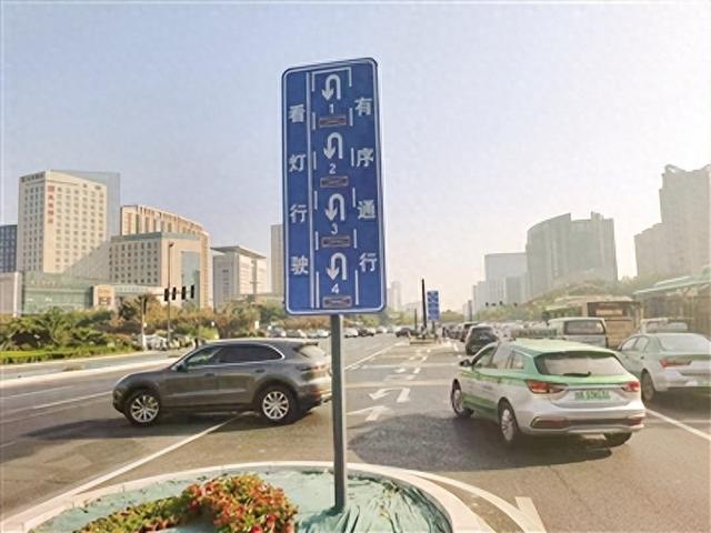 4辆机动车可同时掉头"串联掉头"路口 郑州又增一个|机动车_新浪财经_