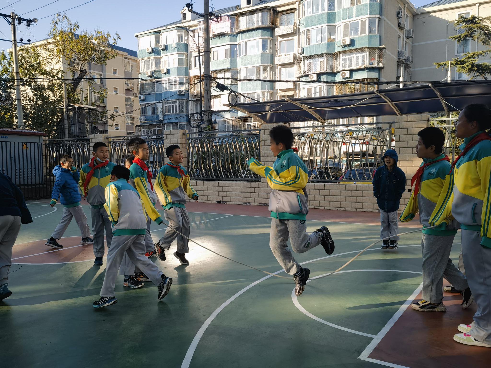 “课间十分钟”如何动起来?北京两所小学给出解题思路|小学|北京市|北京大学医学部_新浪新闻