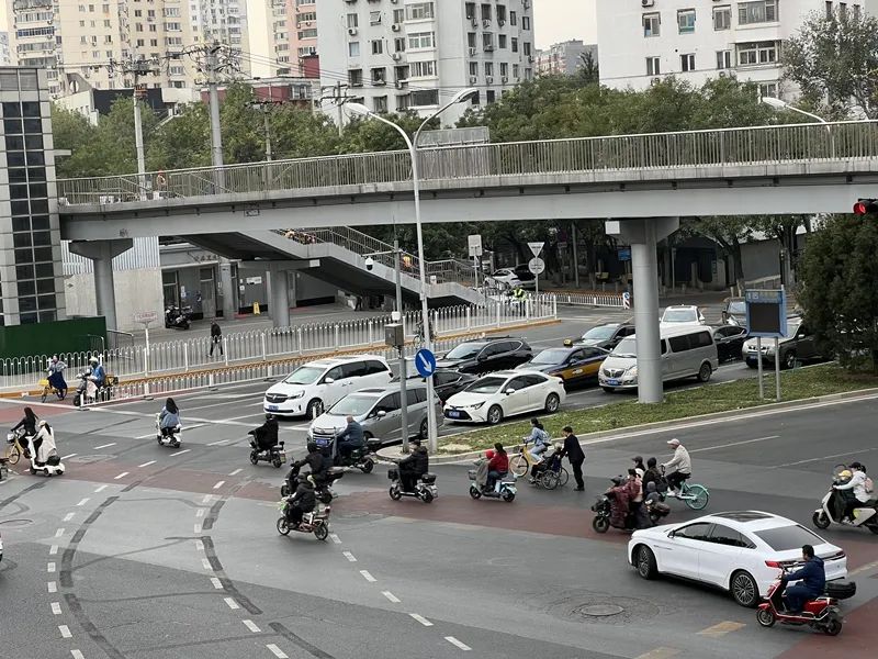北京这些过街天桥的设计,让市民"直摇头"|医院_新浪财经_新浪网