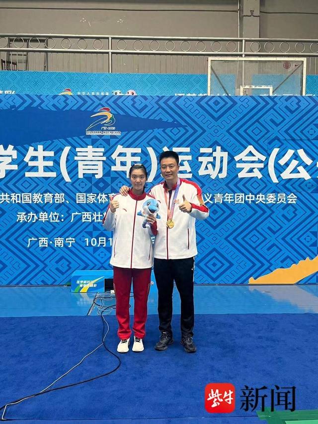 的羽毛球天赋,最终也进入江苏省青年队,司职双打,算是接了刘永的班