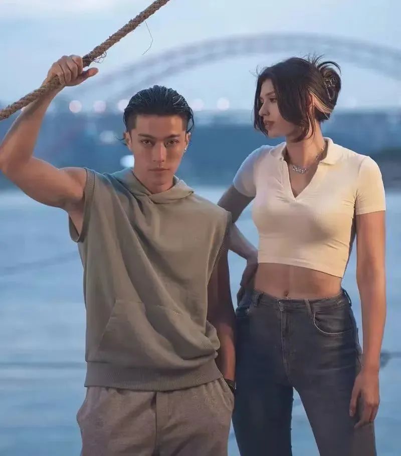 名为xiao fong jhony(缩写为xfj),年龄34岁,来自中国;其妻子karina me