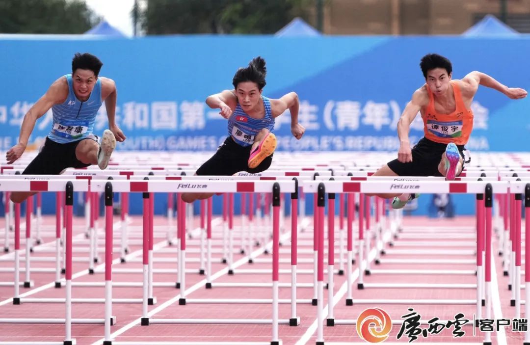 学青会男子110米栏决赛现场.广西日报-广西云客户端记者 周军 摄