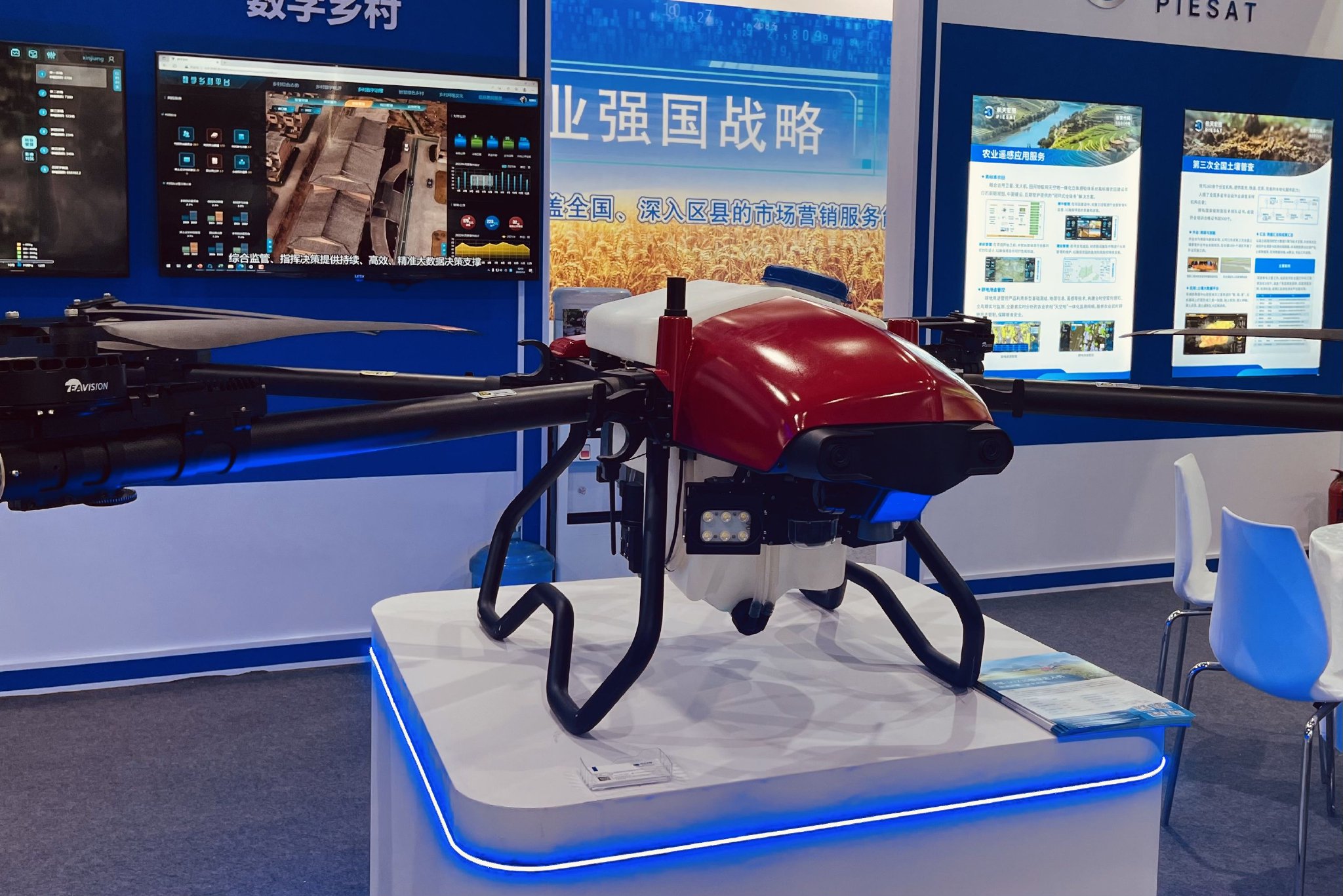 农业农村大数据应用展区展出的植保无人机.科技日报记者 宋迎迎68摄