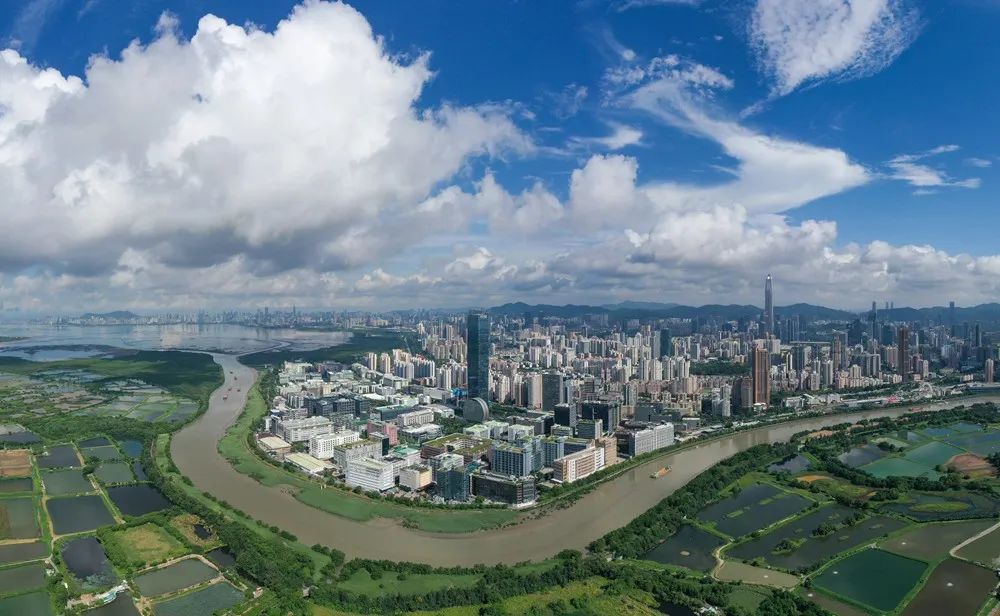 深圳河两岸的河套深港科技创新合作区深圳园区和香港落马洲河套地区