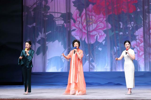 京剧表演艺术家李佩红携弟子演唱 裴毅 摄