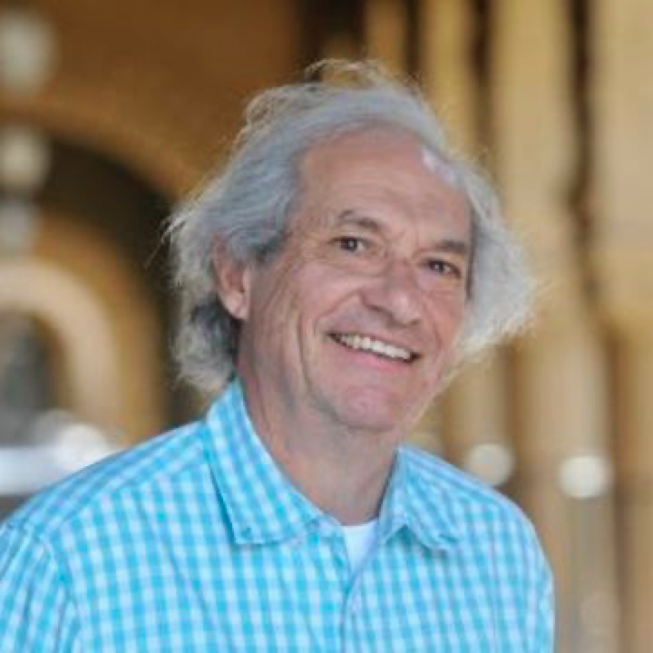 热衷于纸牌、骰子、轮盘等的斯坦福数学家佩尔西・戴康尼斯。图片来源：Stanford University