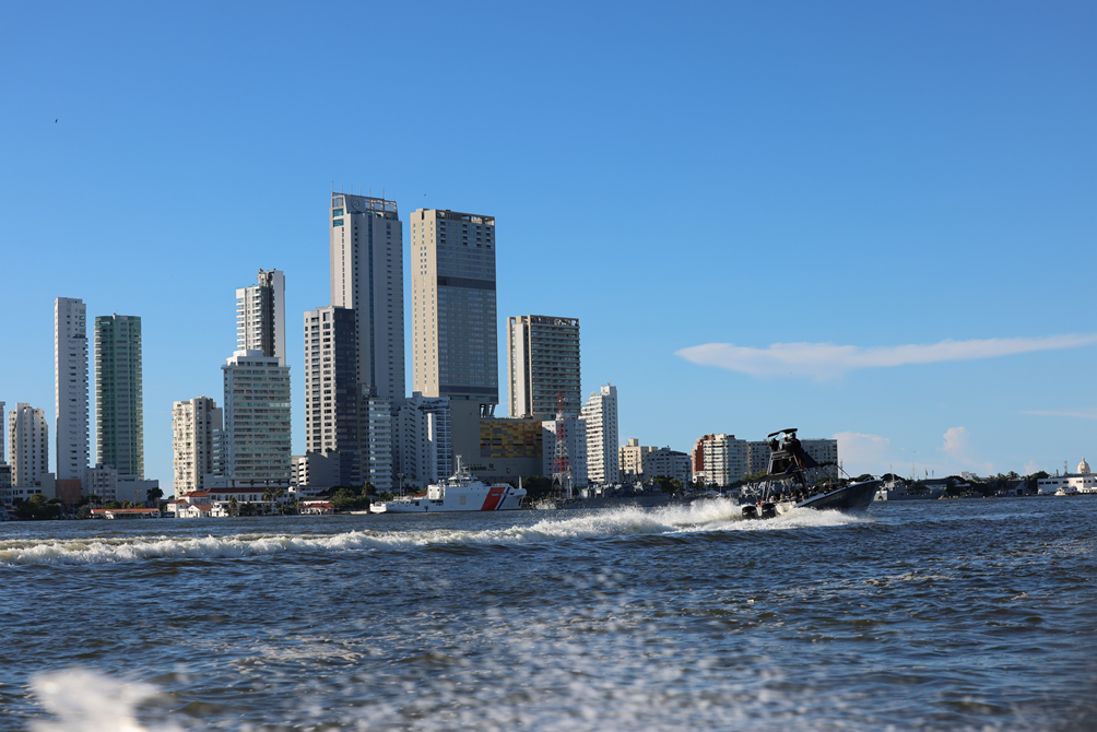 在港口远眺卡塔赫纳的城市楼群.唐薇 摄