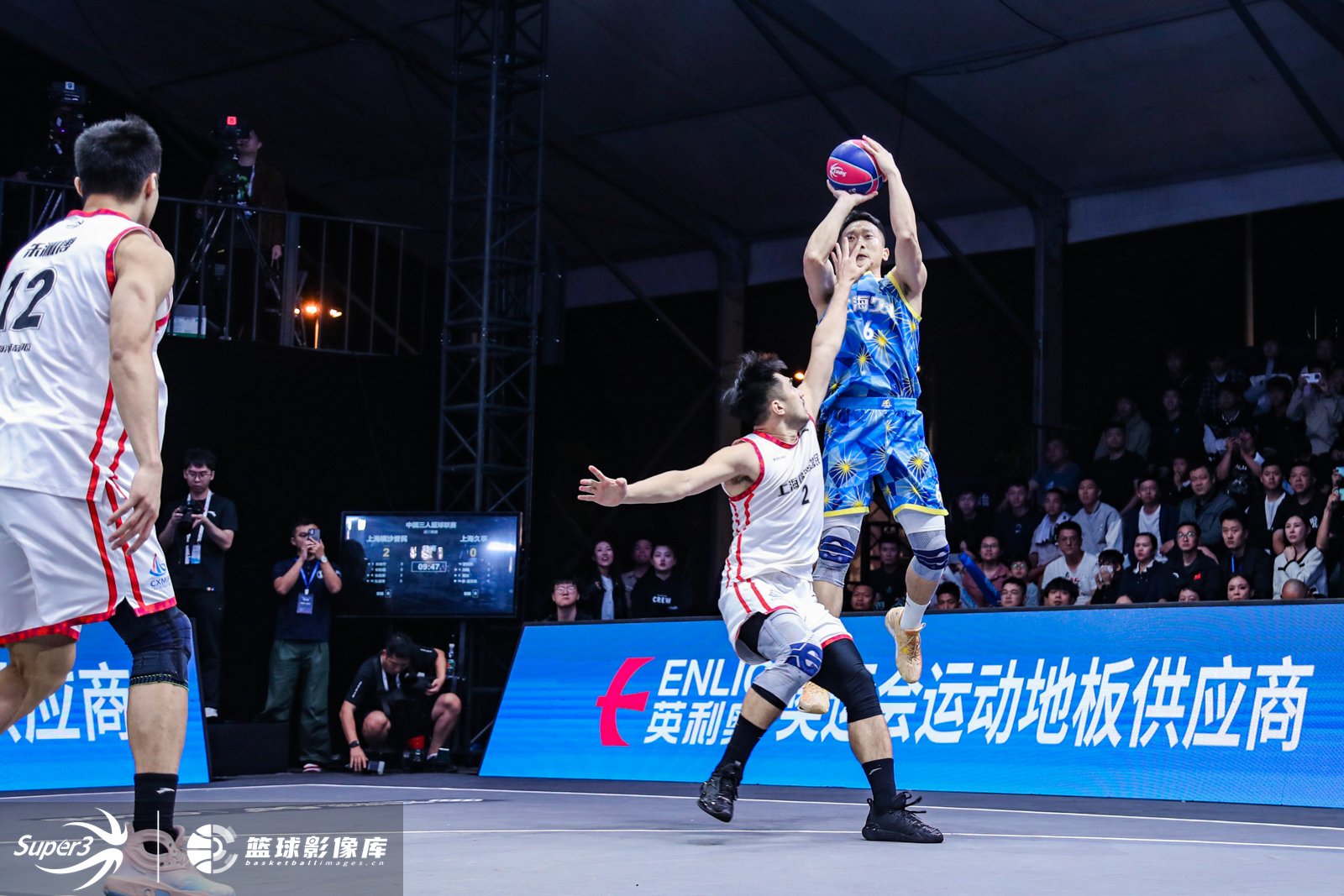 黄旭投中最后一个三分,上海久事完成了一场大逆转.