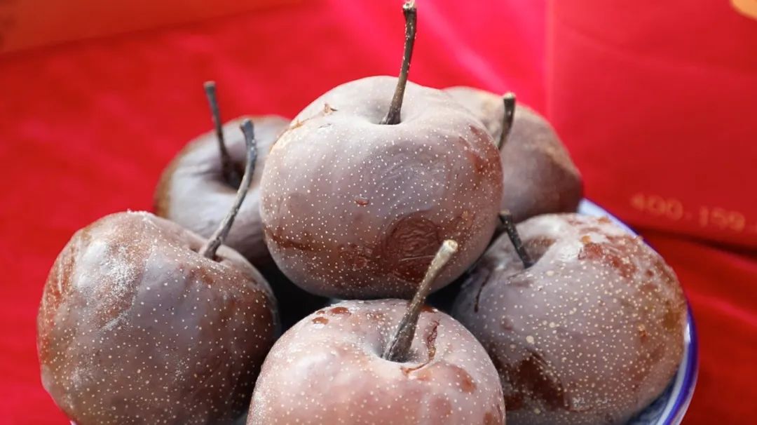 2023年8月24日,这是经过糖化后的软儿梨.(新华社记者 马莎 摄)
