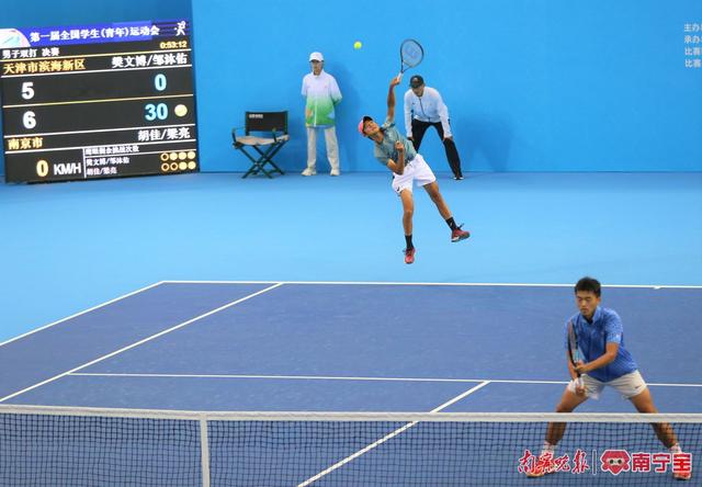 南京队梁亮和胡佳斩获网球男子双打项目金牌