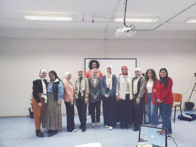     埃及中文项目组进行了网龙中文AI课件新播放器等相关培训。    受访者/图