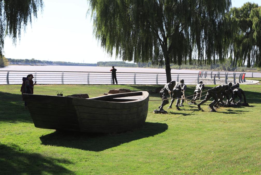 黄河小街湾景区一角.新华社记者高天 摄