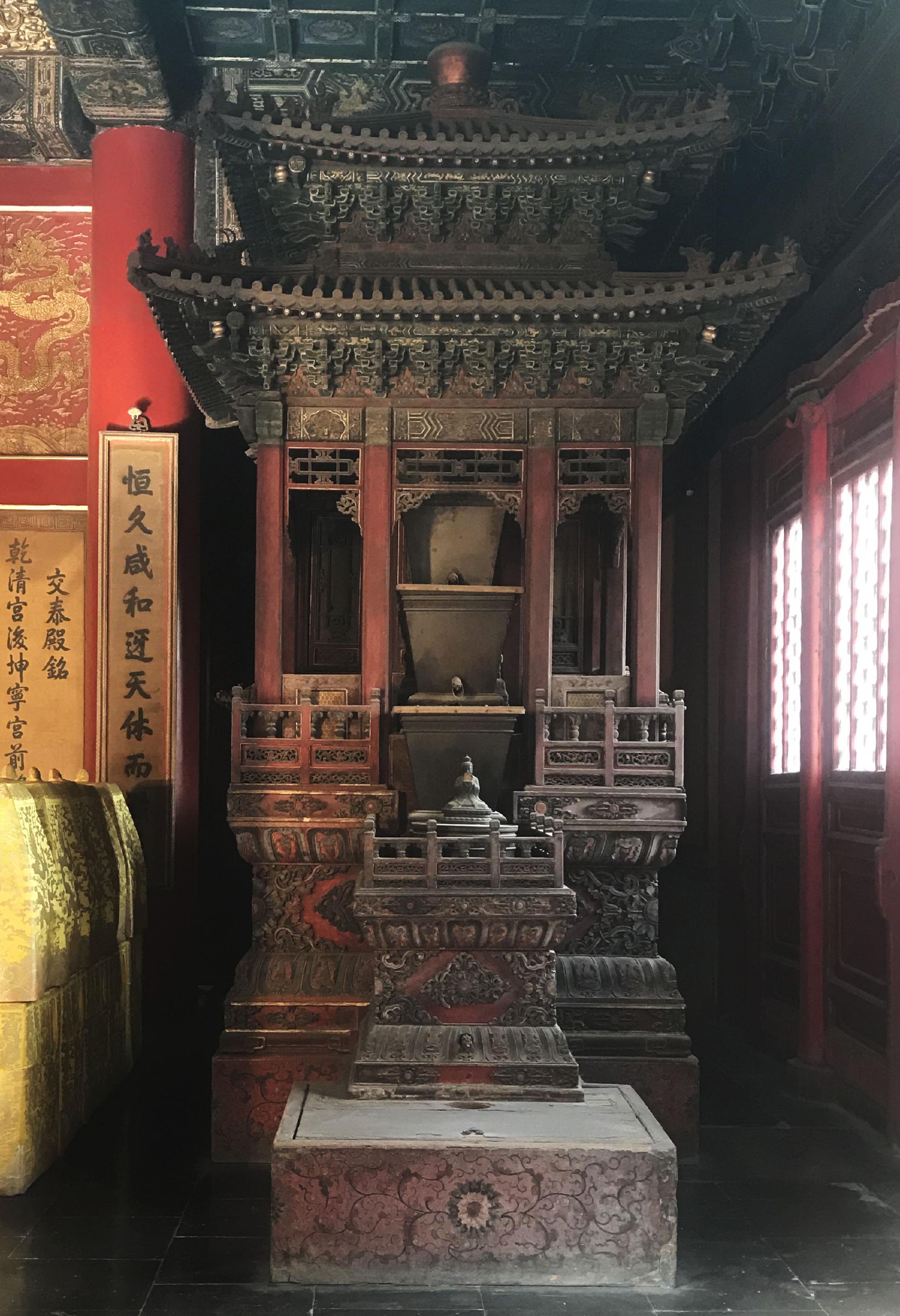 图14 交泰殿铜壶滴漏 故宫博物院