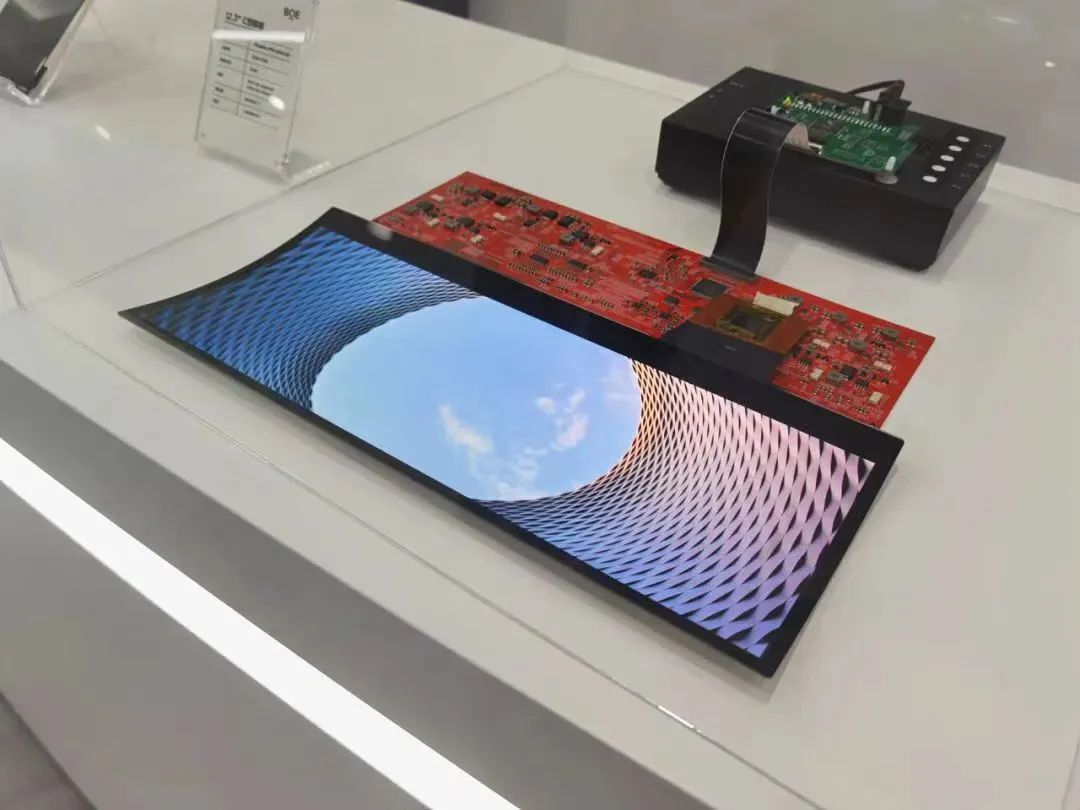 京东方重庆第6代amoled(柔性)显示产品样品.来源:重庆日报