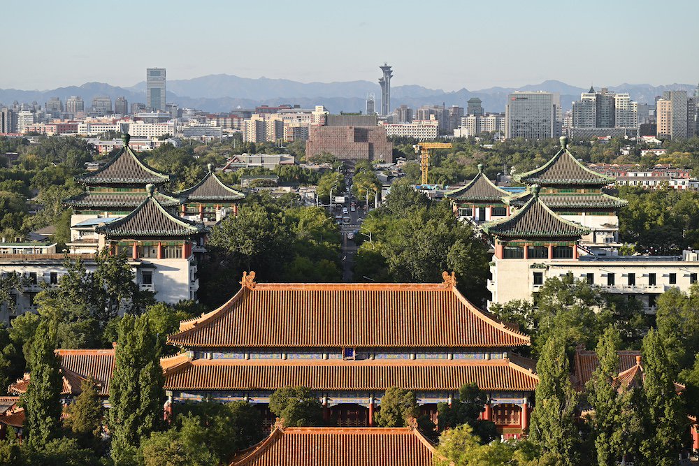 万宁桥位于北京地安门外大街中部,什刹海东岸,是北京中轴线上最古老的