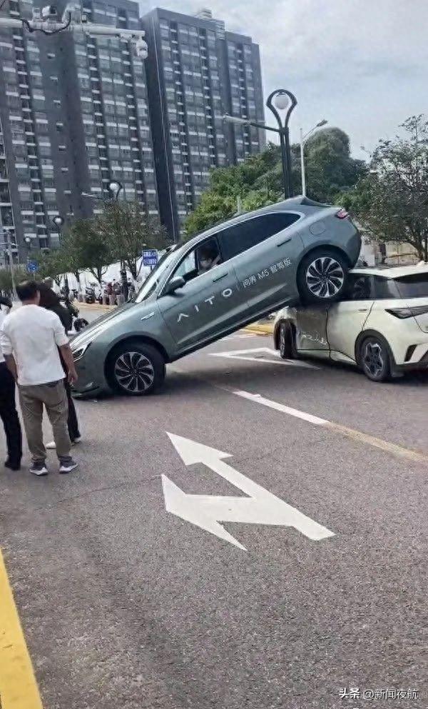 问界m5撞车余承东回应