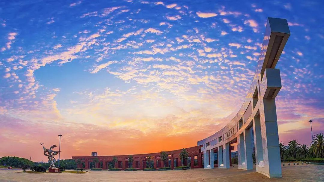 南昌大学校门近日,省人大常委会审议了江西高等教育"双一流"建设