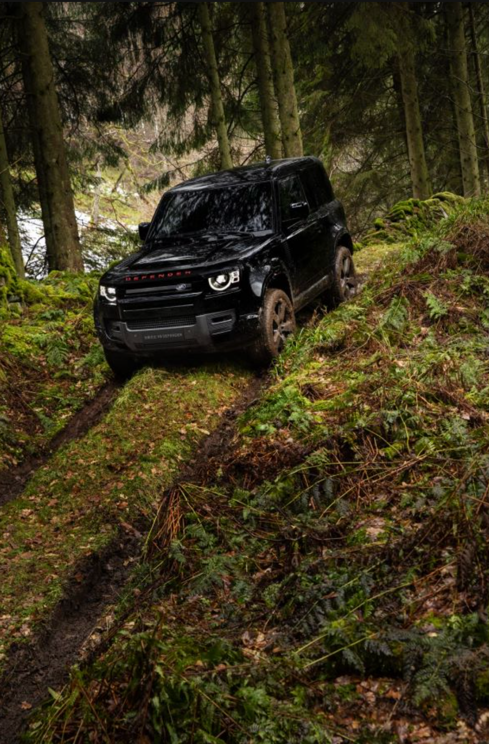 75年深耕硬核越野市场卫士defender成硬核越野精神图腾