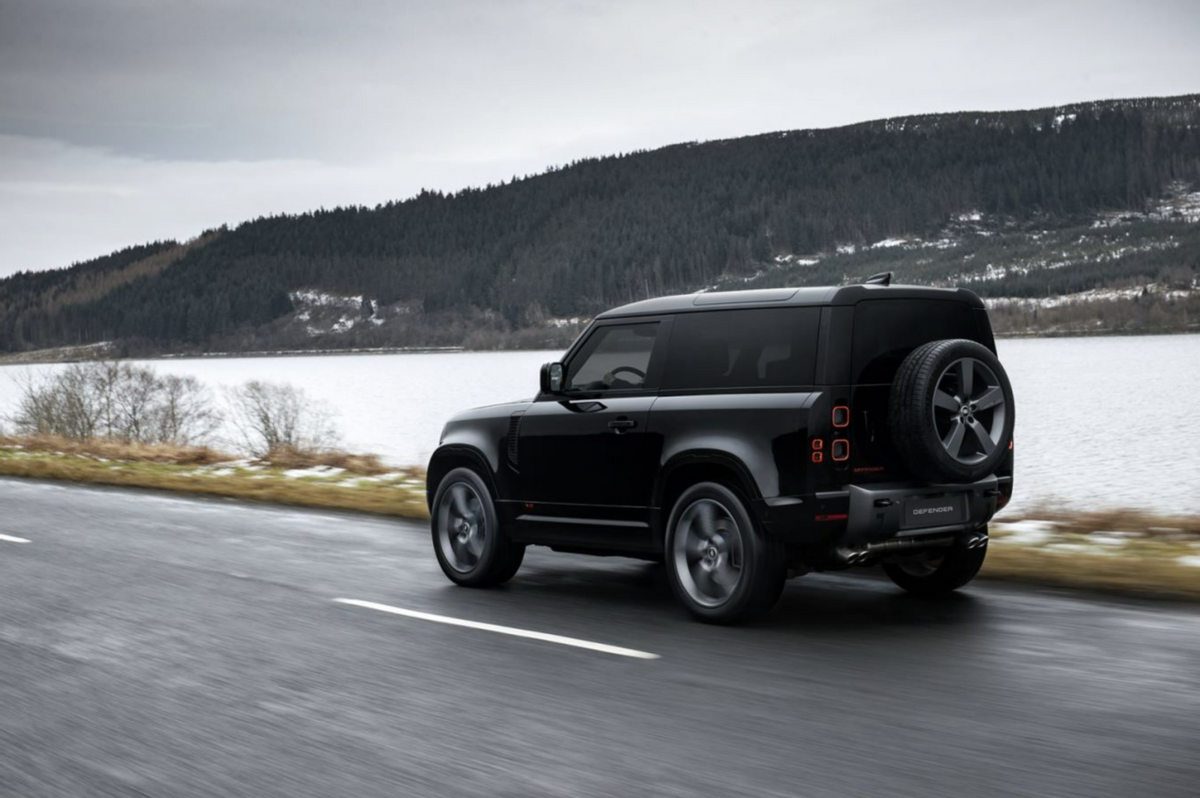 75年深耕硬核越野市场卫士defender成硬核越野精神图腾